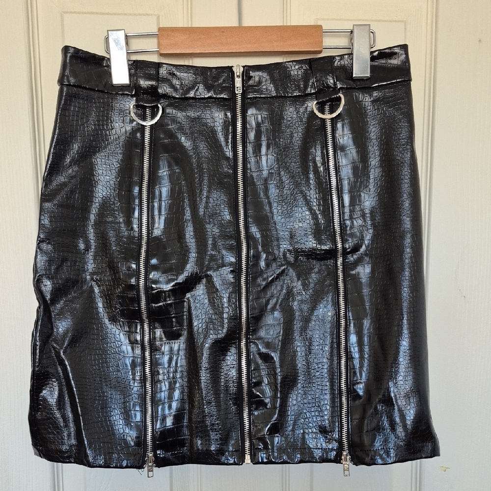 🚨MUST GO!🚨 Black Faux Leather Skirt